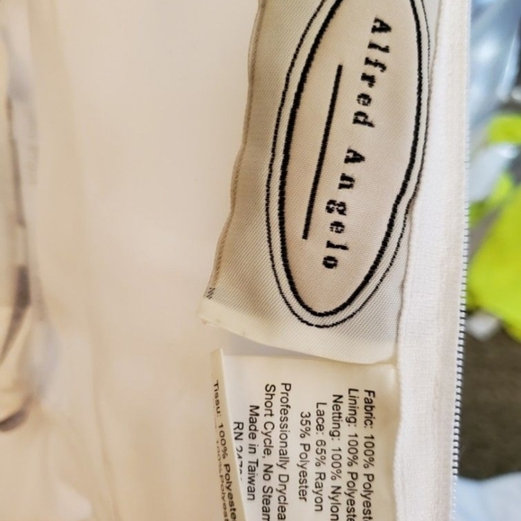 Alfred Angelo Wedding Dress - Picture 10 of 10